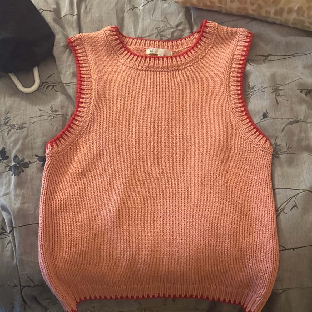 DR2 Peach Knit Sleeveless V-Neck Vest with Red Trim